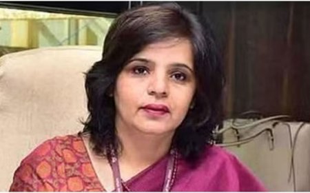 स्मिता वत्स शर्मा ने छोड़ा सेंसर बोर्ड के सीईओ का पद