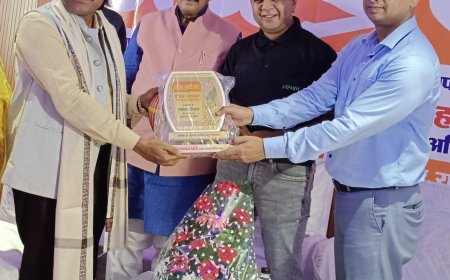 लोक कला के संवर्धन, पर्यावरण संरक्षण एवं समाज सेवा में योगदान के लिए डॉ. पुरुषोत्तम चंद्राकर को सम्मान