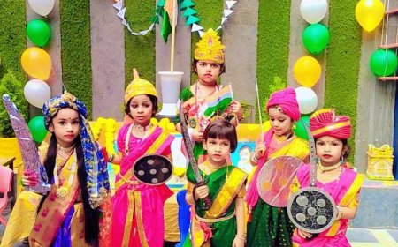 स्वतंत्रता दिवस पर आकर्षक वेशभूषा में नजर आए बच्चे