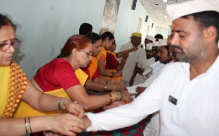 गायत्री परिवार की बहनों ने केंद्रीय जेल में मनाया रक्षाबंधन का पर्व