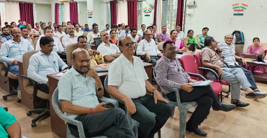एससीईआरटी में अनोखा आयोजन : अधिकारी और प्राध्यापक बने छात्र