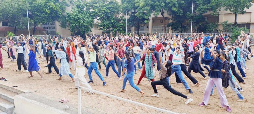 खेल दिवस पर गुरुकुल महिला महाविद्यालय में एरोबिक एवं सेल्फ डिफेंस