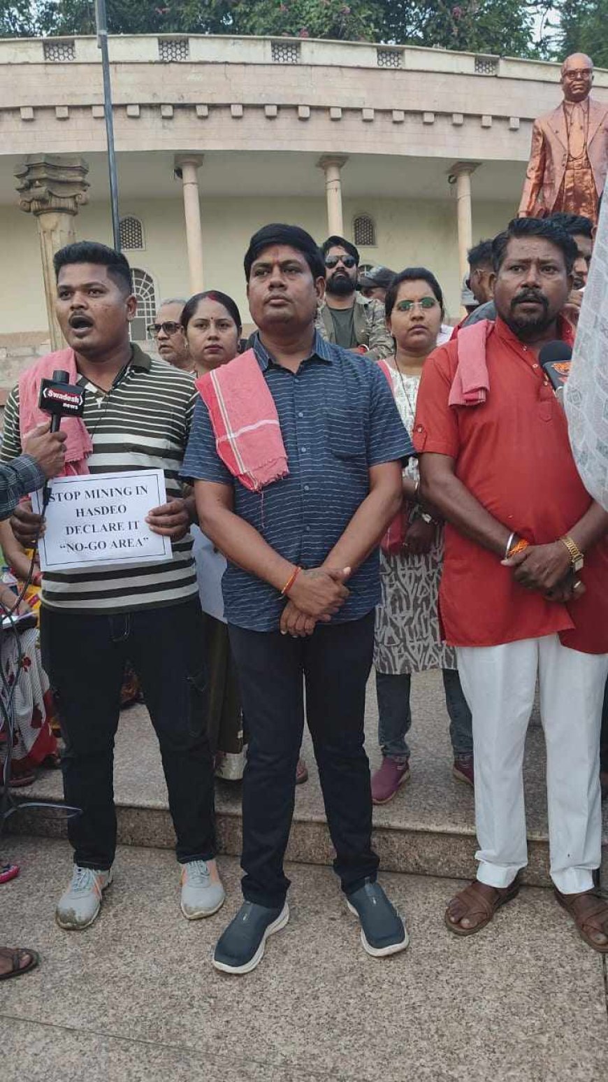 लाखों पेड़ कटाई के विरोध  म छत्तीसगढिय़ा क्रांति सेना के जबर विरोध, नइ ते मानव जाति के विनाश निश्चित हे...., हसदेव बचाय खातिर कलेक्टर ल सौंपे गिस ज्ञापन