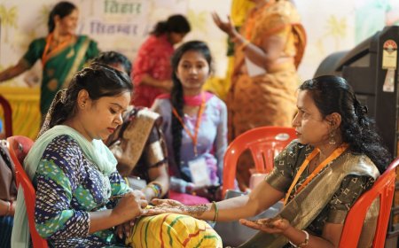 मुख्यमंत्री निवास में तीजा-पोला की धूम मुख्यमंत्री श्री विष्णु देव साय के आमंत्रण पर मुख्यमंत्री निवास पहुंची बहनें लगवा रहीं मेहंदी, पहन रहीं चूड़ियां....