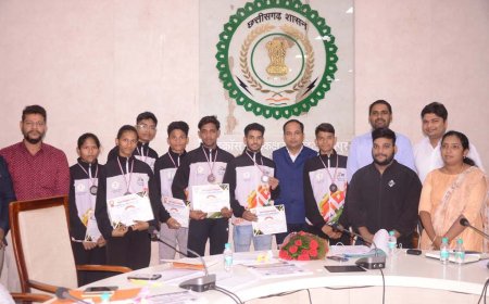 वेटलिफ्टिंग में पदक जीतने वाले खिलाड़ियों का  सम्मान