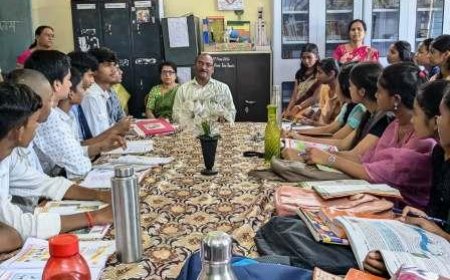 अनोखी पहल, बड़ी कक्षाओं के बच्चे बाल शिक्षक बनकर पढ़ा रहे छोटी कक्षा के बच्चों को