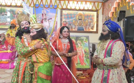 ढोल की थाप व थाली की झंकार पर नाचते हुए बाराती, चमकती हुई रोशनी में मंगला गीत गाती हुई महिलाएं, पांडाल में उपस्थित हजारों की संख्या में श्रद्धालुओं द्वारा पुष्प वर्षा 