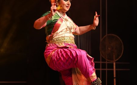 प्रसिद्ध अभिनेत्री और विख्यात नृत्यांगना श्रीमती मीनाक्षी शेषाद्रि ने दी घुंघरू को समर्पित मनमोहक प्रस्तुति