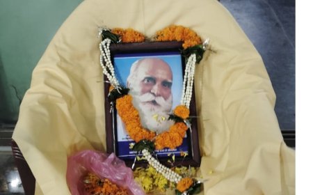 स्वतंत्रता के संघर्ष के सेनानी आचार्य नरेंद्र दुबे जिन्होंने छत्तीसगढ़ राज्य निर्माण के संघर्ष के प्रेरणा स्रोत के साथ लोकतंत्र सेनानी के रूप में समाज में दिया योगदान आज राज्य आंदोलनकारीयों एवं लोकतंत्र सेनानियों ने किया स्मरण