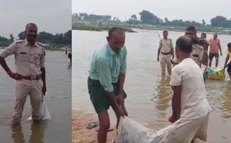 नदी से निकली शराब की बोतलें, पुलिस के साथ स्थानीय लोग भी हैरान