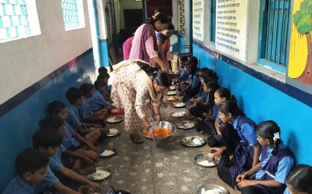 शासकीय रविशंकर प्राथमिक शाला रायगढ़ में हुआ न्यौता भोज