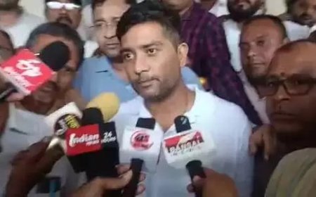 4 घंटे के बाद पुलिस ने चैतन्य बघेल को छोड़ा, मोबाइल जब्त