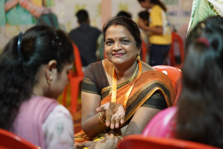 मुख्यमंत्री निवास में तीजा-पोला की धूम मुख्यमंत्री श्री विष्णु देव साय के आमंत्रण पर मुख्यमंत्री निवास पहुंची बहनें लगवा रहीं मेहंदी, पहन रहीं चूड़ियां....