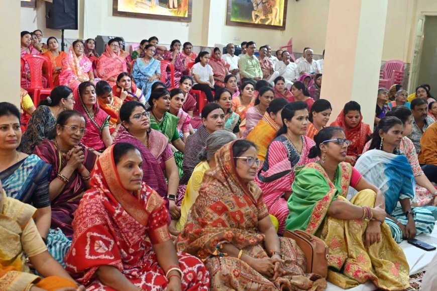 कथा में बाबा रामदेव की महिमा का गुणगान किया