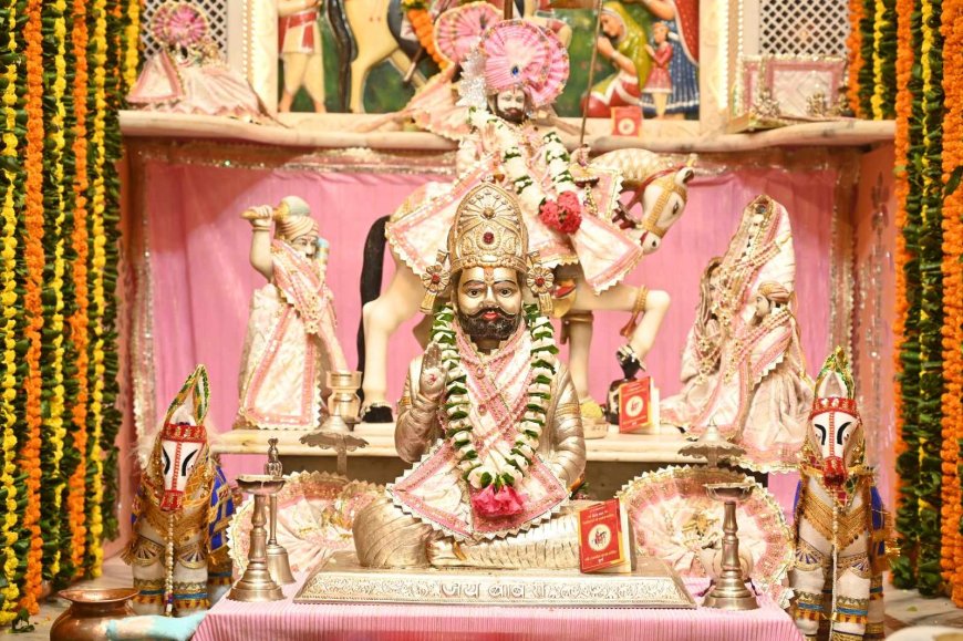 भगवान बाबा रामदेव जी के परचे (चमत्कार) को सुन जय जय कार करते कर रहे है भक्त