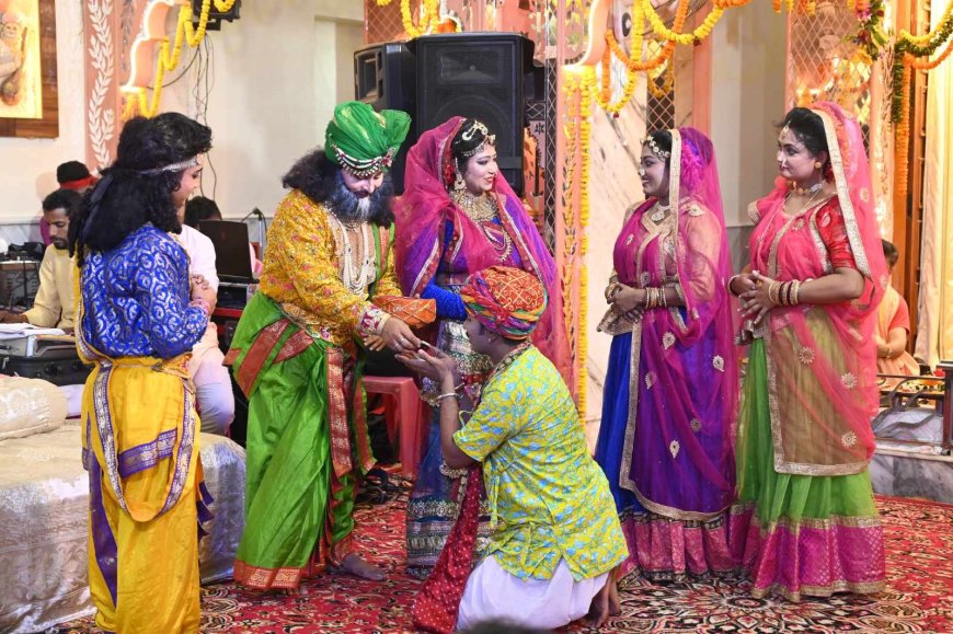भगवान बाबा रामदेव जी के परचे (चमत्कार) को सुन जय जय कार करते कर रहे है भक्त