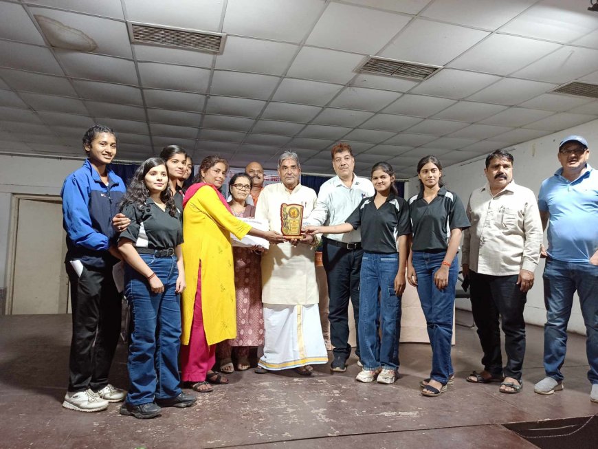 गुरुकुल  महाविद्यालय के प्रेक्षागृह में  सेक्टर स्तरीय शतरंज (महिला/पुरुष) प्रतियोगिता