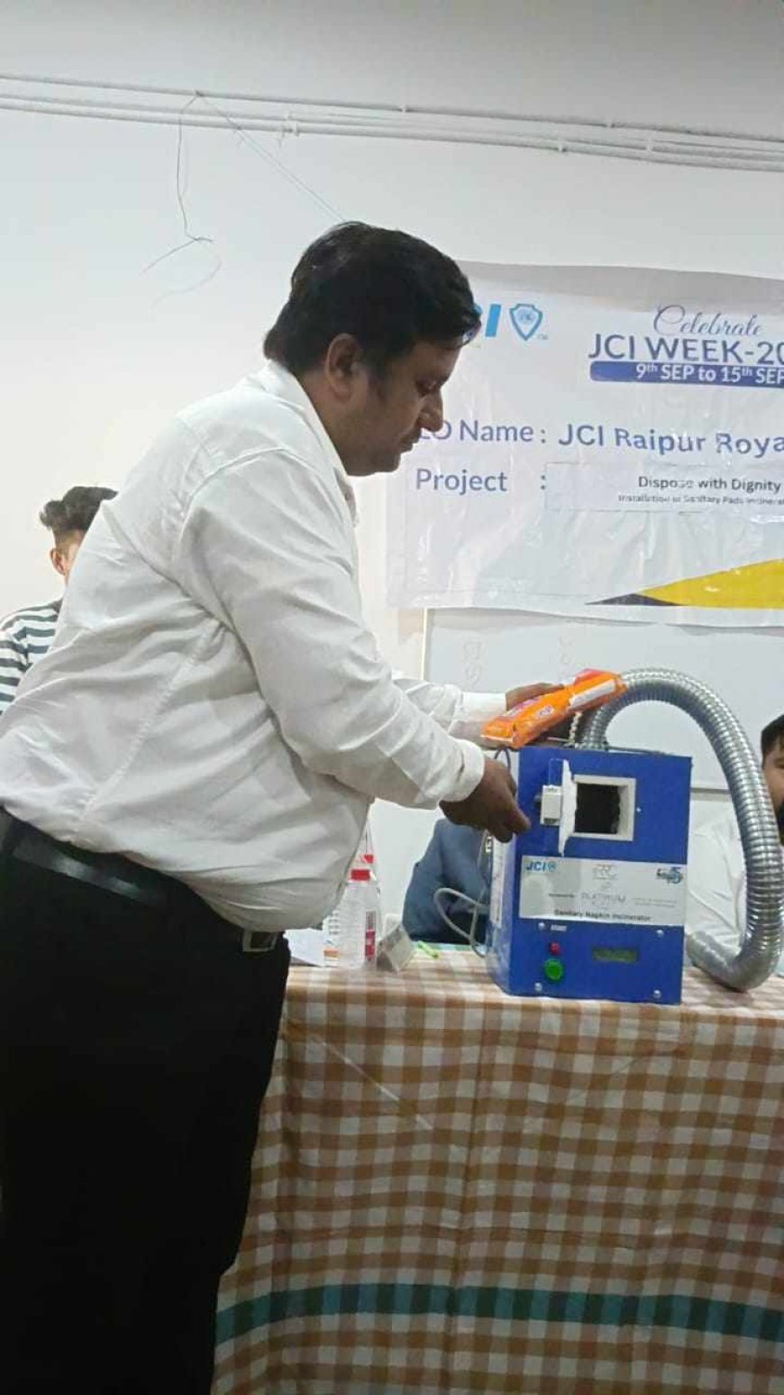 गुरुकुल महिला महाविद्यालय में 'डिस्पोज विथ दिग्निटी' कार्यक्रम