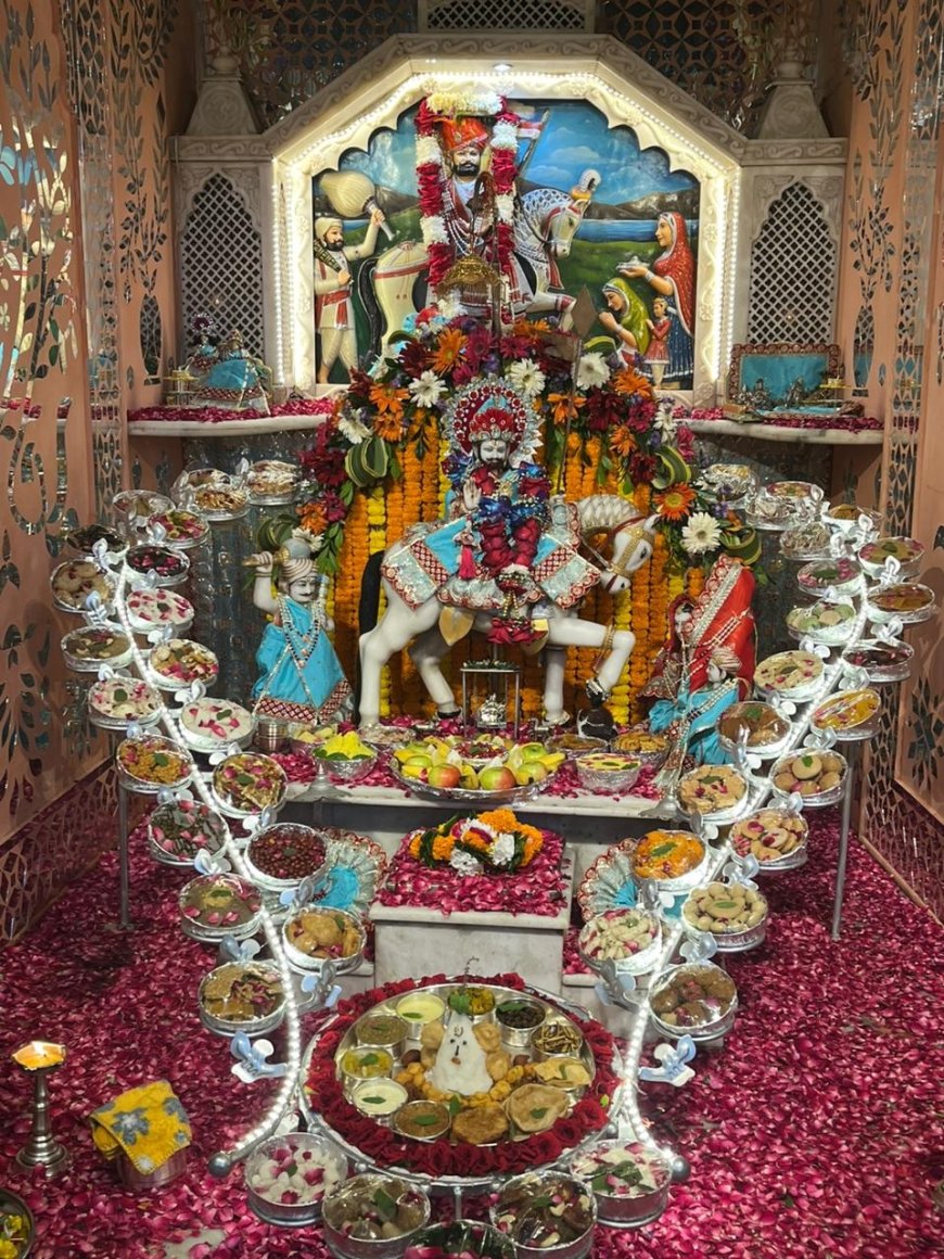 ध्वज यात्रा निकालकर बाबा का विशेष श्रृंगार करके लगाया गया 56 भोग