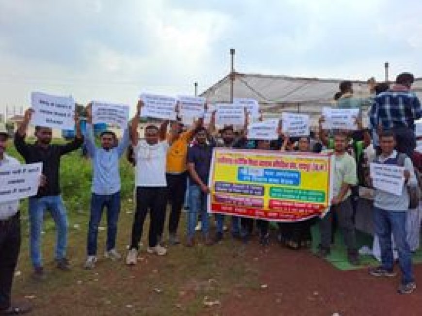 व्यायाम शिक्षक भर्ती की मांग को लेकर छत्तीसगढ़ शारीरिक शिक्षा व्यायाम प्रशिक्षित संघ ने किया धरना प्रदर्शन