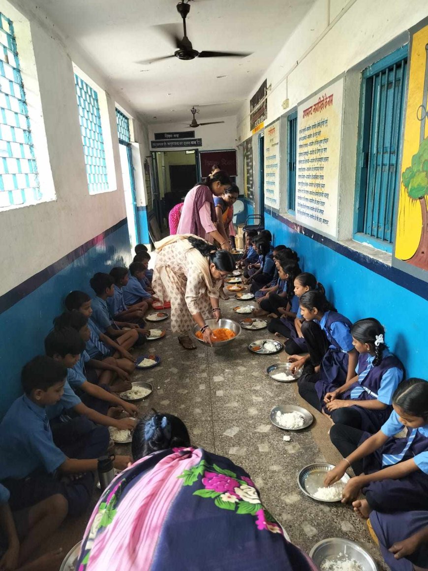 शासकीय रविशंकर प्राथमिक शाला रायगढ़ में हुआ न्यौता भोज