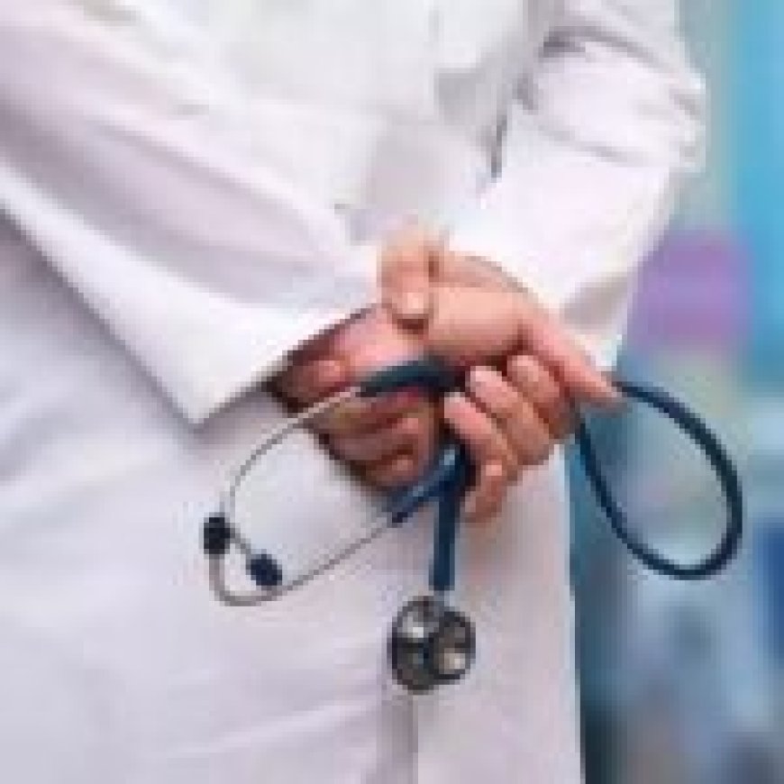 बिना डिग्री… 20 साल करता रहा सर्जरी… अपनी प्राइवेट समस्याओं से जुड़ी बीमारियों के इलाज के लिए आते थे लोग…एक गलती से खुला राज…