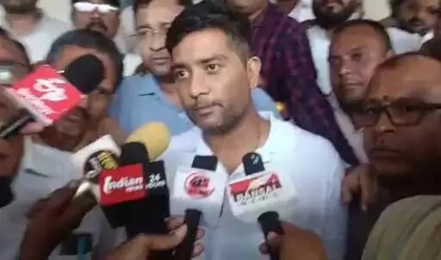 4 घंटे के बाद पुलिस ने चैतन्य बघेल को छोड़ा, मोबाइल जब्त