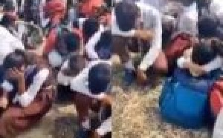 छात्रों ने नहीं जमा की फीस तो प्रबंधक ने की बदसलूकी… धूप में स्कूल के बाहर बैठाया, खरी-खोटी सुनाई… फिर वीडियो बना कर दिया वायरल…