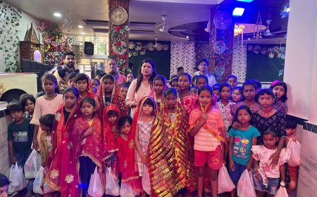 सत्तीचौरा दुर्गा मंदिर में पूरे नौ दिन कन्यामाताओं का पूजन कर कन्या भोज कराया जाता है