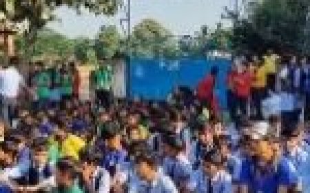 प्राचार्य का स्थानांतरण रद्द करने की मांग… छात्रों ने किया चक्काजाम…