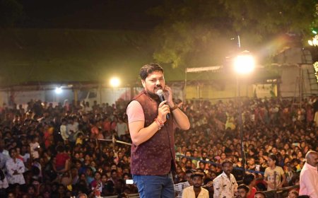 गंजपारा दुर्गा उत्सव समिति के कार्याक्रम में अनुज शर्मा संग झुम उठा पुरा शहर