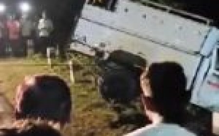 BREAKING NEWS सक्ती में बड़ा हादसा… नहर में गिरी पिकअप, 18 लोगों का रेस्क्यू, 2 बच्चे लापता...