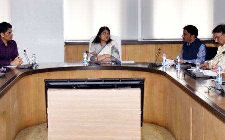 प्रमुख सचिव ने की अधिकारी-कर्मचारी संघों के प्रतिनिधियों से चर्चा