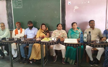 सेजश  अमलेशवर में  पीेटीएम बैठक में स्कूल की समस्याओं के मुद्दे पर हुआ चर्चा , यहाँ पिछले 13 वर्षों से चपरासी व स्वीपर की नियुक्ति नहीं हो पाया है