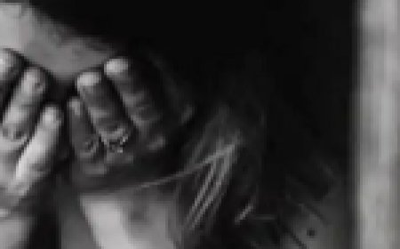 कर्ज चुकाने के लिए वहशी बन गया पति… पत्नी को लगाया दांव पर…