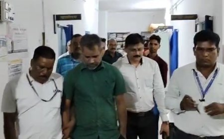 RTE प्रभारी 50 हजार की रिश्वत लेते रंगे हाथों गिरफ्तार