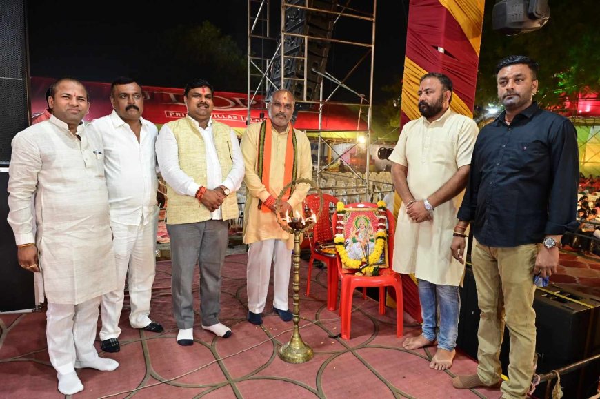 गंजपारा दुर्गा उत्सव समिति एवं यू टोपीया परिवार के संयुक्त तत्वावधान में दुर्ग जिले में पहली बार इंडियन आइडल सिंगर मोहम्मद दानिश के लाइव कांटेस्ट ने बांधा समां