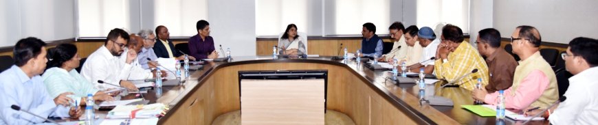 प्रमुख सचिव ने की अधिकारी-कर्मचारी संघों के प्रतिनिधियों से चर्चा