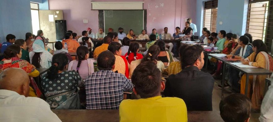 सेजश  अमलेशवर में  पीेटीएम बैठक में स्कूल की समस्याओं के मुद्दे पर हुआ चर्चा , यहाँ पिछले 13 वर्षों से चपरासी व स्वीपर की नियुक्ति नहीं हो पाया है