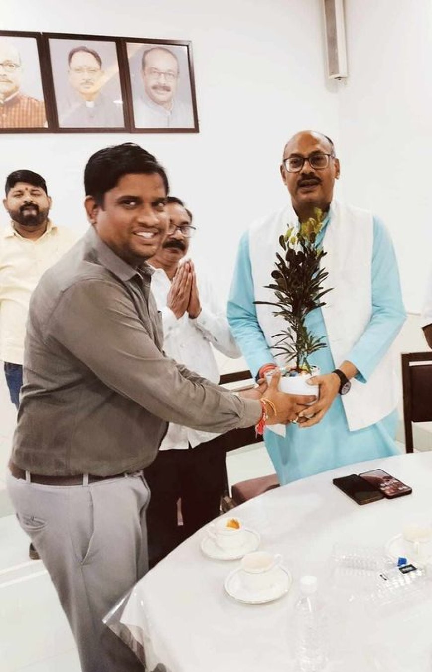 जिला अल्पसंख्यक कल्याण समिति सरकार की योजना का लाभ अल्पसंख्यक वर्ग को दिलाने में तत्परता से कार्य करे - जितेन्द्र वर्मा
