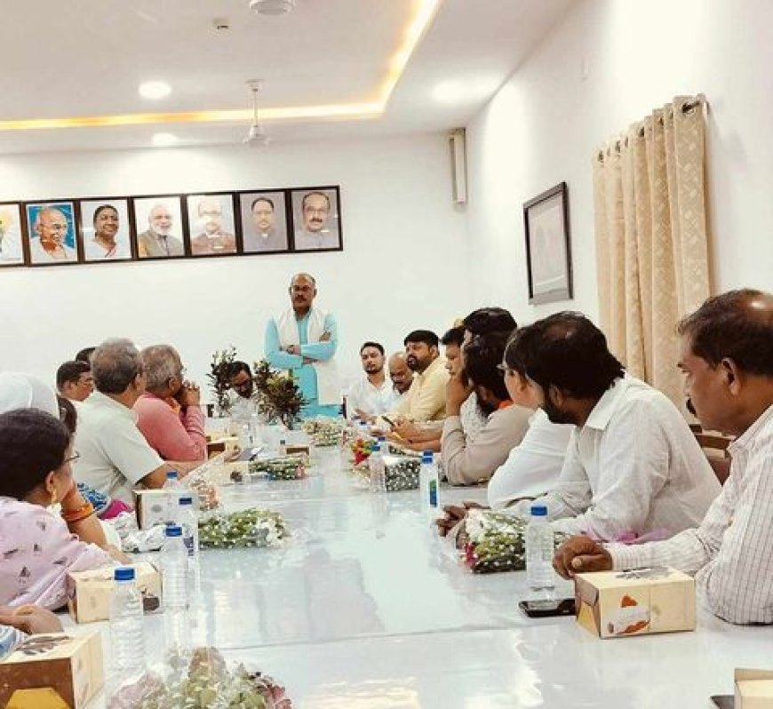 जिला अल्पसंख्यक कल्याण समिति सरकार की योजना का लाभ अल्पसंख्यक वर्ग को दिलाने में तत्परता से कार्य करे - जितेन्द्र वर्मा