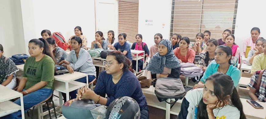 गुरुकुल महिला महाविद्यालय में मेरा युवा भारत कार्यक्रम का आयोजन