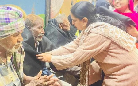 वक्ता मंच  ने नि:शुल्क  कंबल  का वितरण किया