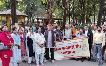 राज्य कर्मचारी संघ के आव्हान पर प्रभारबाद को समाप्त करने की मांग को लेकर कलेक्टर को सौंपा गया ज्ञापन