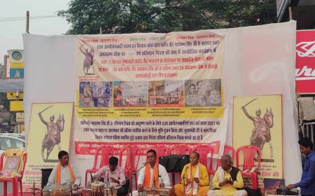 शहीद वीर नारायण सिंह के बलिदान दिवस में दिन भर चलाया बलिदान दिवस वीर गाथा से संबंधित कार्यक्रम इतिहासविदों ने भी भाग लिया,राज्य आंदोलनकारियों ने रैली निकालकर मोमबत्ती जला कर दी श्रद्धांजलि