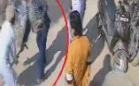 नशे में टल्ली होकर स्कूल पहुंचे हेडमास्टर की प्रिंसिपल ने की जमकर धुनाई…वीडियो वायरल...