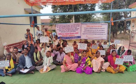 छत्तीसगढ़ संयुक्त किसान मोर्चा सत्याग्रही सैंकड़ों किसानों द्वारा तुमगांव में का प्रदर्शन, नायब तहसीलदार को सौंपा गया कलेक्टर के नाम ज्ञापन