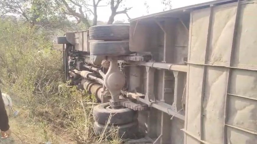 रायपुर से जगदलपुर जा रही बस पलटी, 3 लोग घायल, यात्रियों में हड़कंप