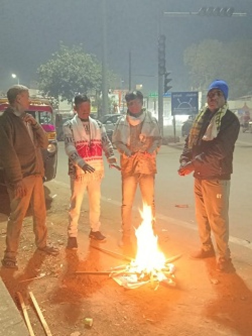 शीतलहर से बचाव के लिए चौक-चौराहों पर अलाव की व्यवस्था