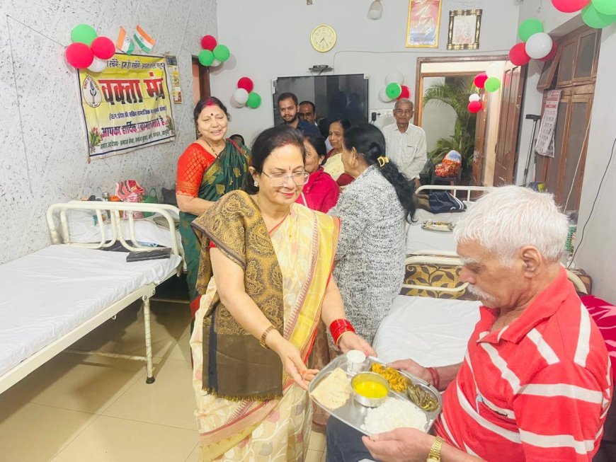 स्व. डॉ. हरेंद्र कुमार की स्मृति में वृद्धाश्रम में रात्रि भोज संपन्न